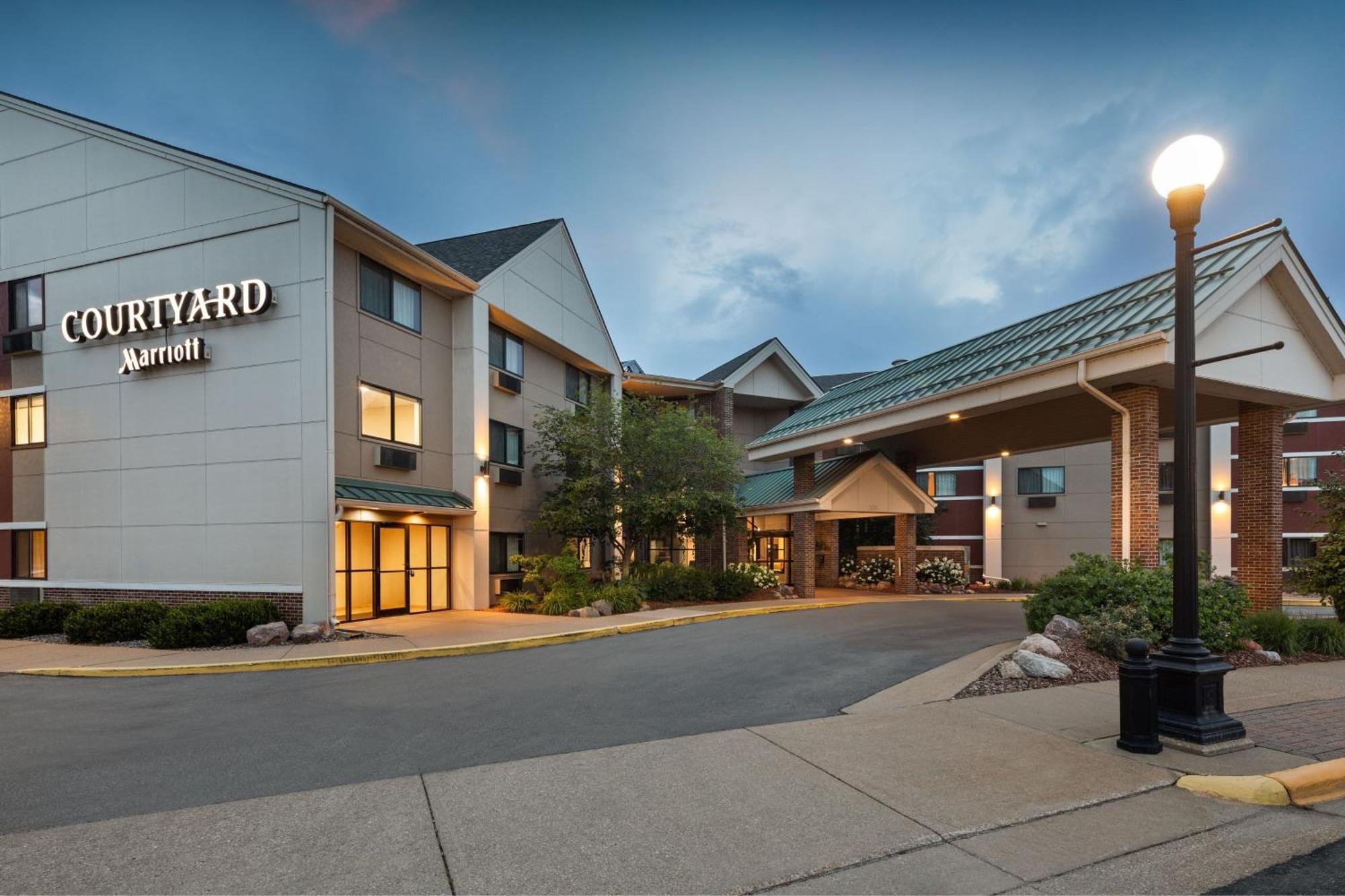 Courtyard La Crosse Downtown/Mississippi Riverfront Hotel Exterior foto